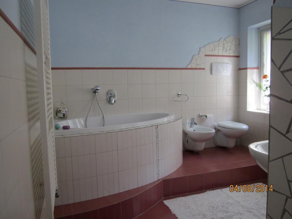 Casetta Delle Rose Biella Habitación foto
